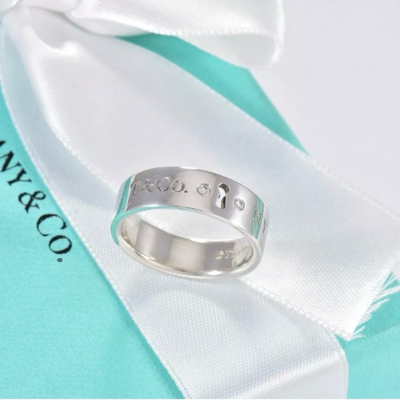 Rare Tiffany & Co. Double Diamond Keyhole Ring-Tiffany Locks Collection Like New - Picture 4 of 6